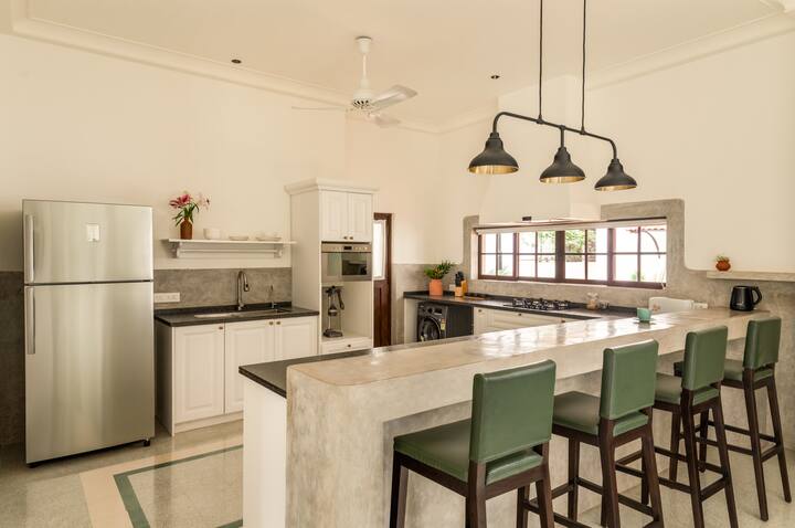 Full kitchen image 1