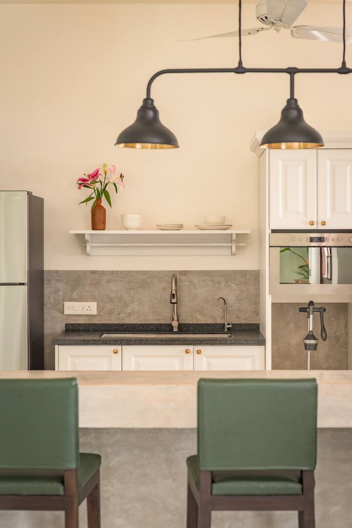 Full kitchen image 2