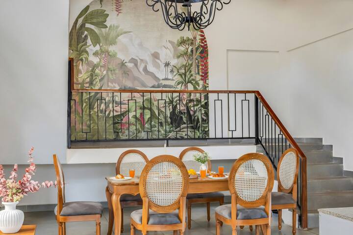 Dining area image 4