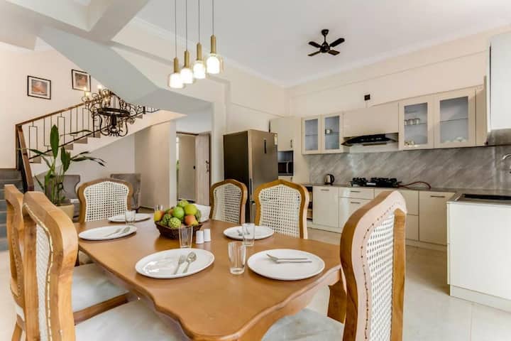 Dining area image 1