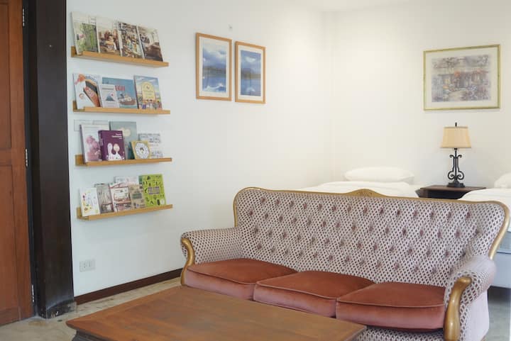 Studio With Garden Balcony & Picture Book Library - Bang Yai