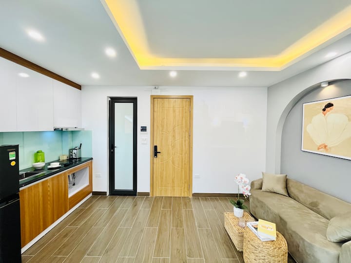 Elegant Studio •Washer/dryer • Steps To West Lake - Hanoi