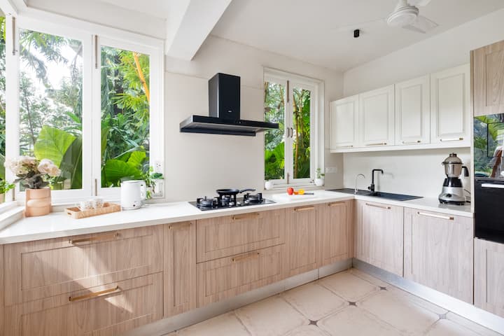 Full kitchen image 2