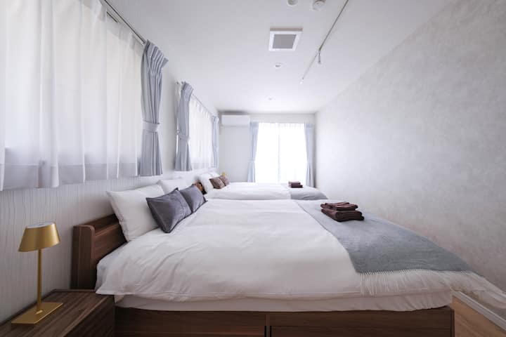 There are 2 double beds.