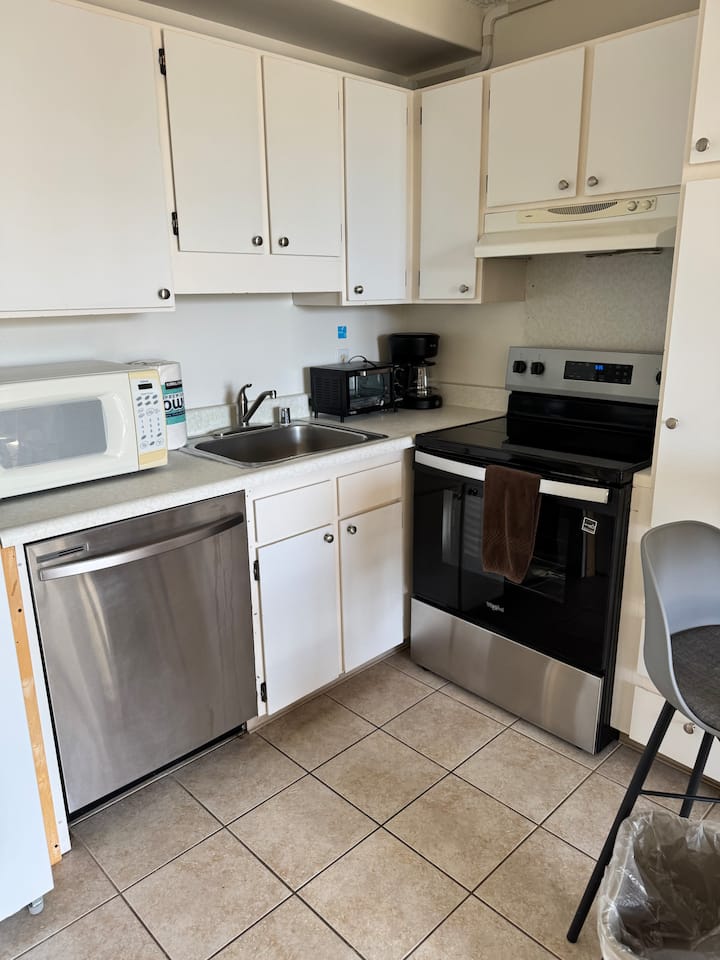 Royal Kuhio 14f  2 Beds Studio/free Parking/ih - Honolulu, HI