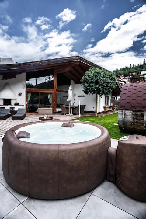 Midera Chalet Villa with private saunas & whirlpool