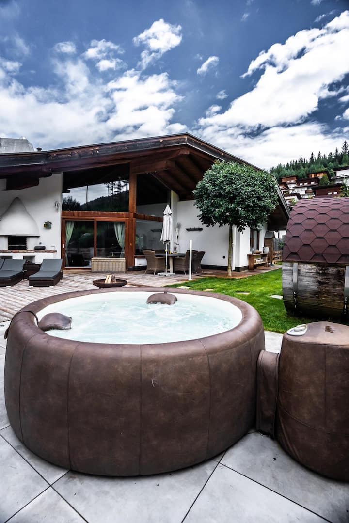 Midera Chalet Villa with private saunas & whirlpool