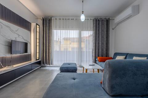Popular Airbnb listing: Spacious Apartment with Parking in Njësia Bashkiake Nr. 1