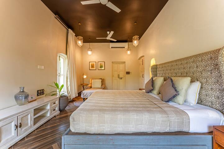 Bedroom 1 image 5