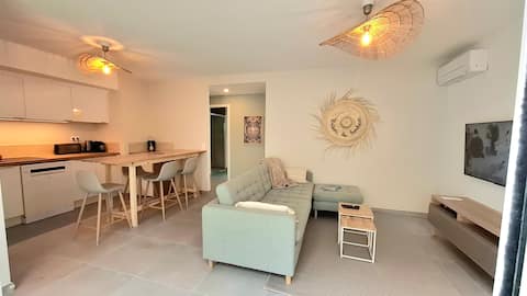Popular Airbnb listing: 2-room apartment Parking Large terrace Beaches 2-minute walk in La Ciotat