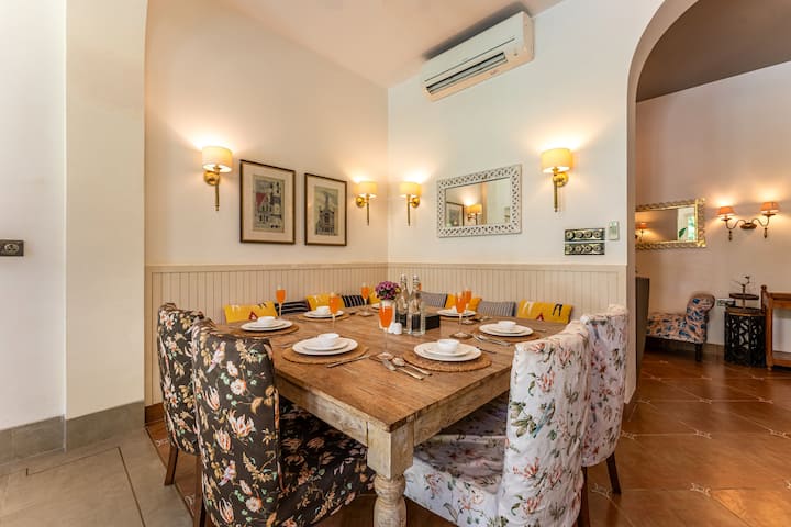 Dining area image 2