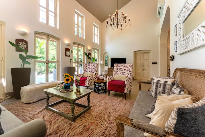 Living room image 1