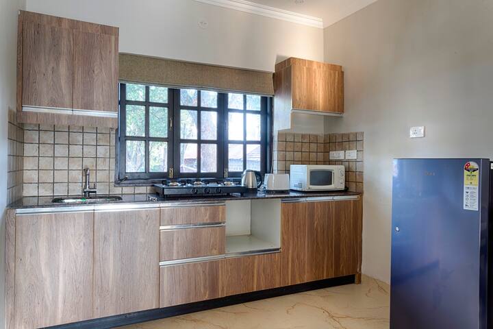 Full kitchen image 1