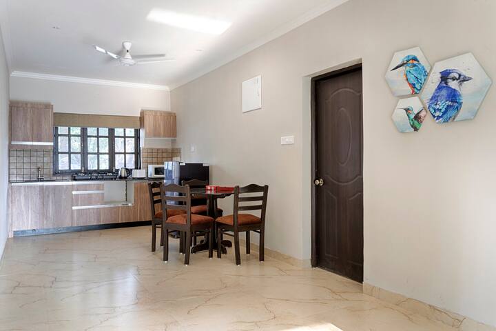 Dining area image 3