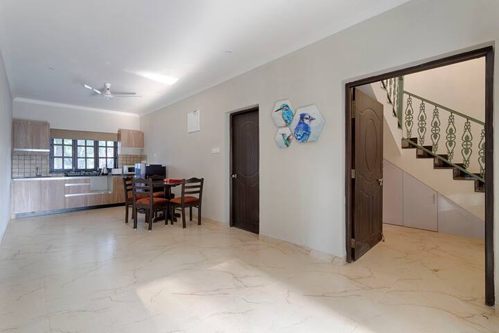 Dining area image 2