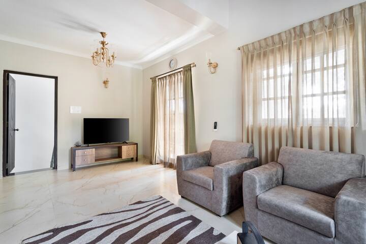 Living room image 5