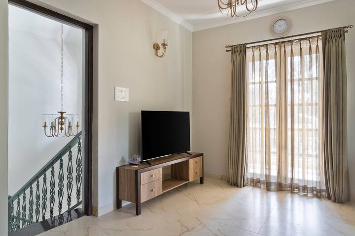 Living room image 3