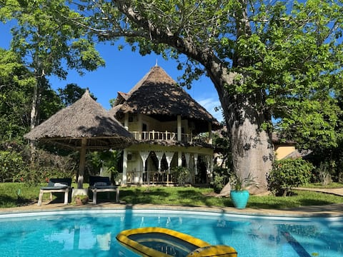 Villa Mbuyu, 3 bedrooms only 550m to the beach