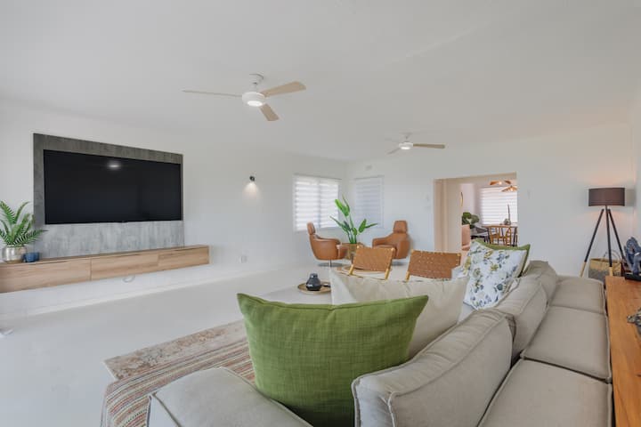 Stunning 8 Sleeper In Ballito | Private Pool - Ballito