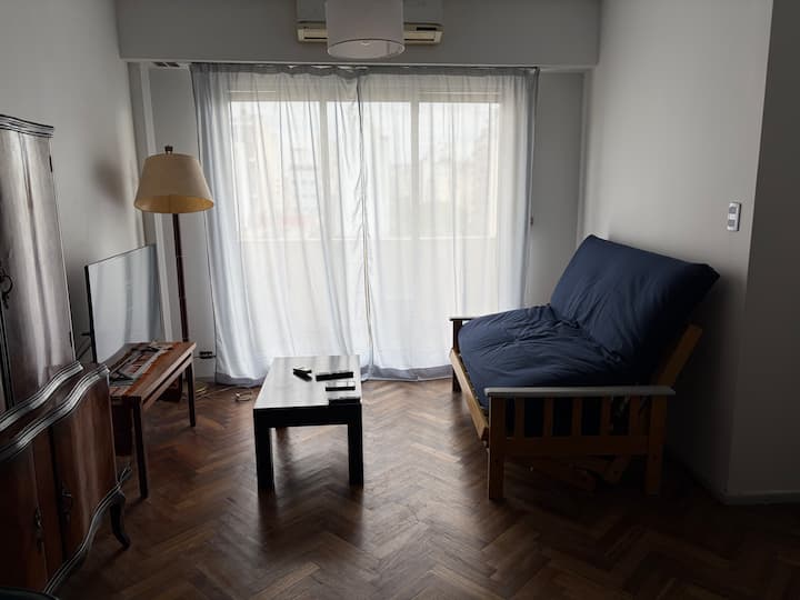 Departamento de 3 ambientes con balcón en Balvanera