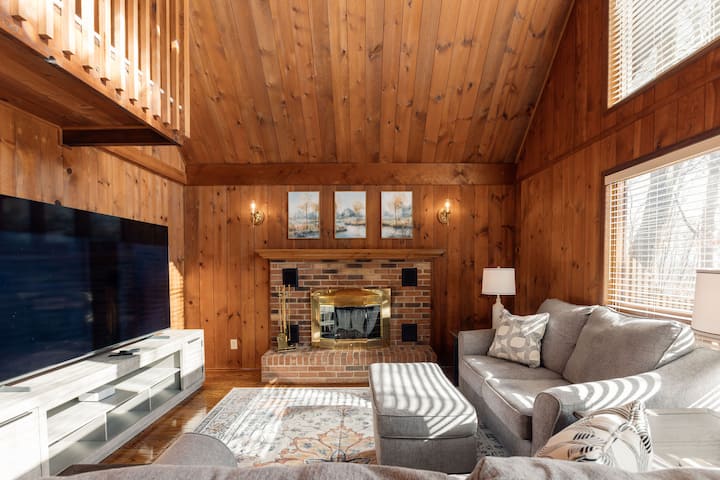 Sanctuary Co Private Forest Chalet Near Town - Johnson City, TN