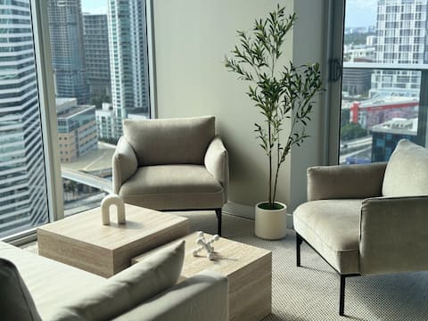 Top Airbnb: Boutique | High Rise | Pool | Gym | Spa | Parking in Cbd