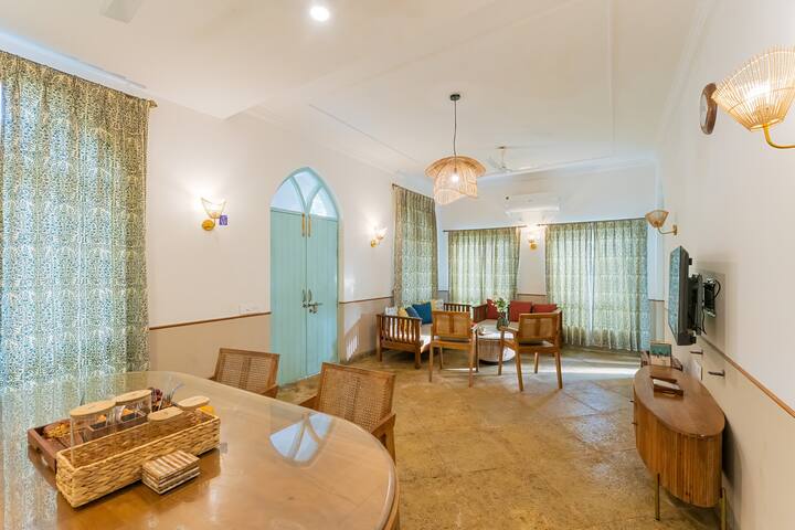 Dining area image 1