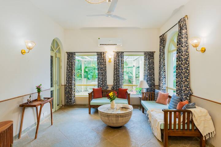 Living room image 6