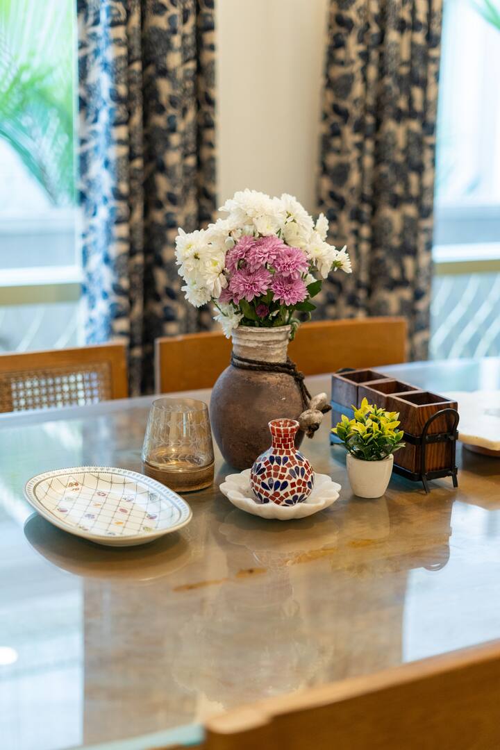Dining area image 3