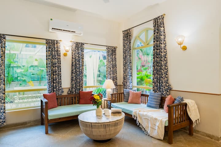 Living room image 4