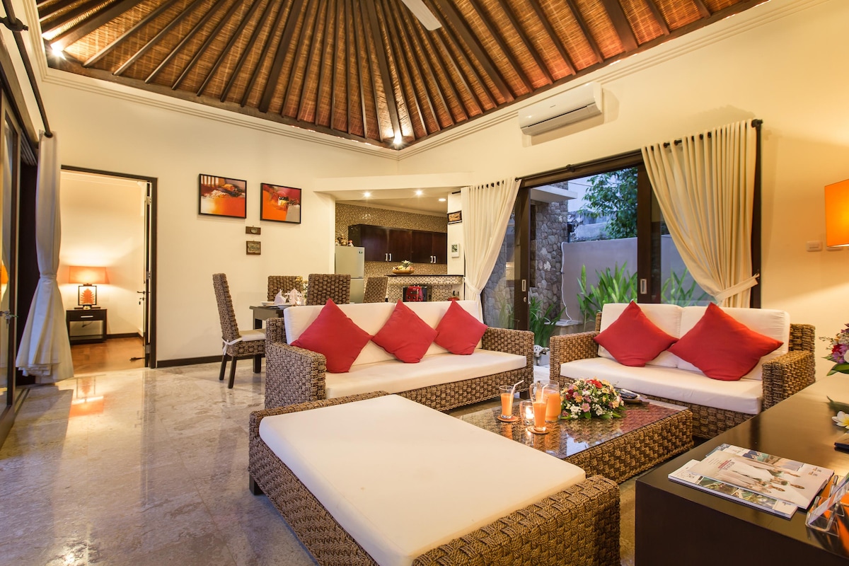 Villa in South Kuta · 2 bedrooms · 2 beds · 2 private baths, pembanding Airbnb