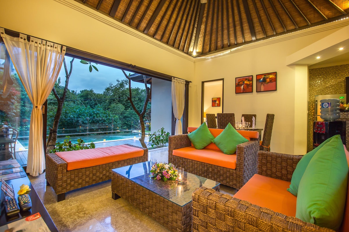 Villa in South Kuta · 2 bedrooms · 2 beds · 2 private baths，Airbnb 可比房源
