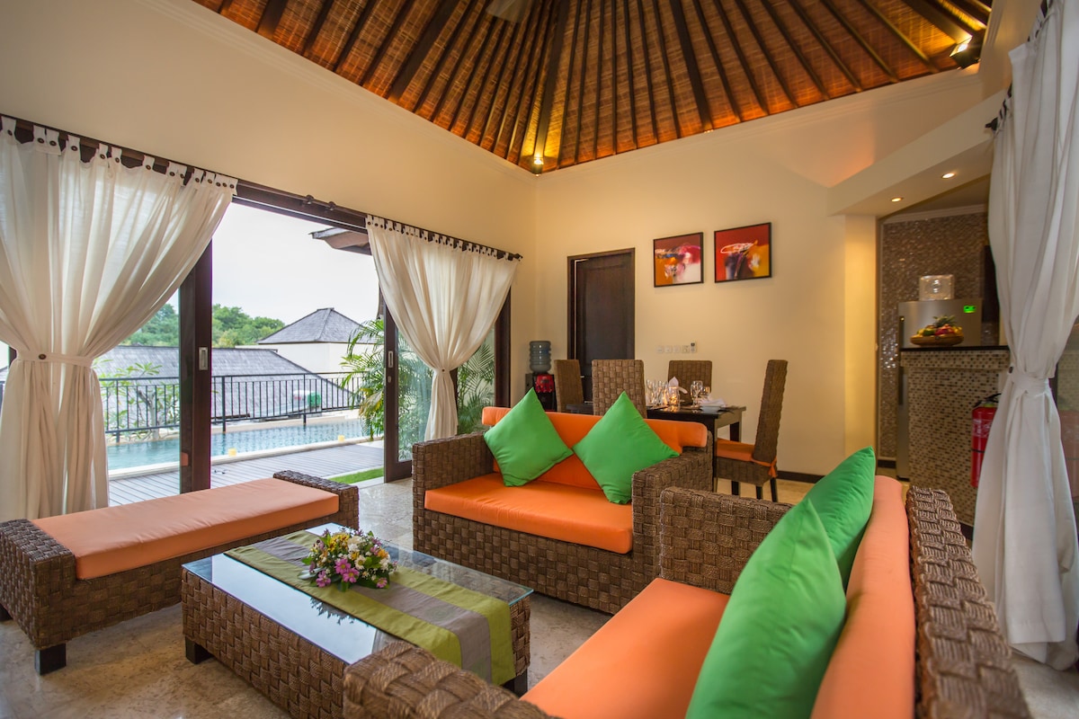 Villa in South Kuta · 2 bedrooms · 2 beds · 2 private baths，Airbnb 可比房源