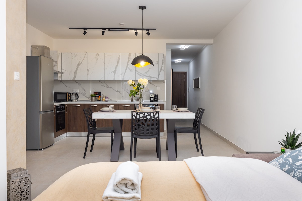 Amazing Location • St Paul’s Bay • 6 Guests • Sea