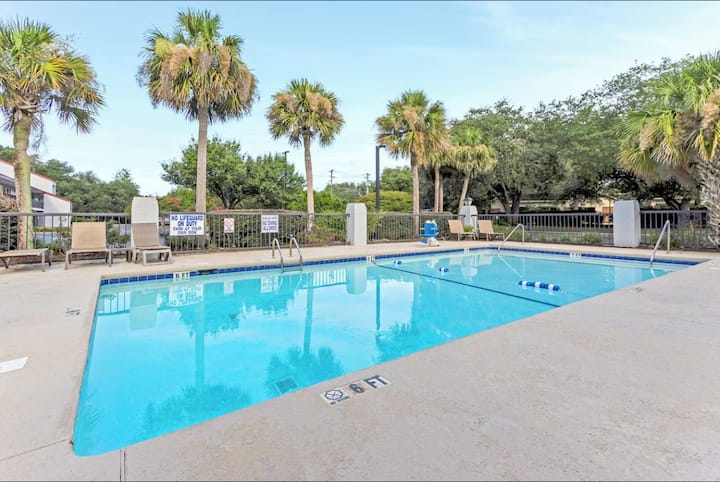 Affordable Room Perfect For Families & Pet Owners - Mount Pleasant, SC