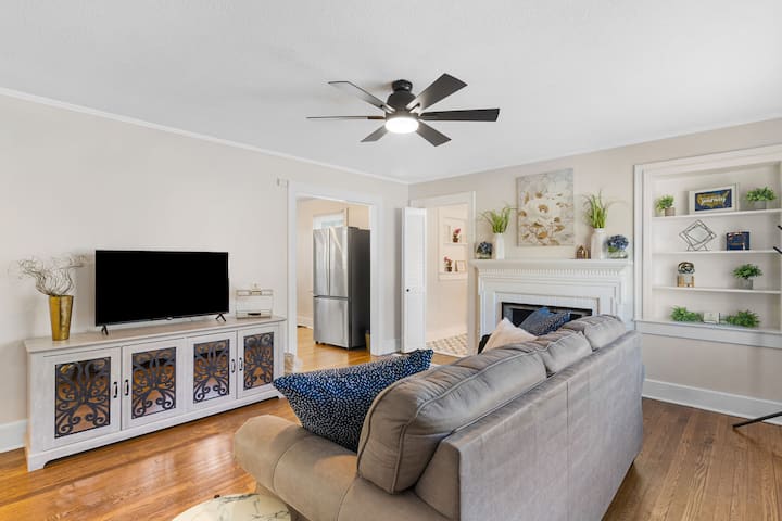Quiet Neighborhood, Full Kitchen & Parking - Fayetteville, NC
