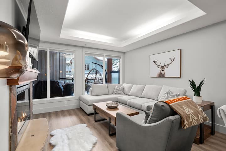 20 Min To Banff | Pool & Hot Tub | Expansive Patio - Canmore