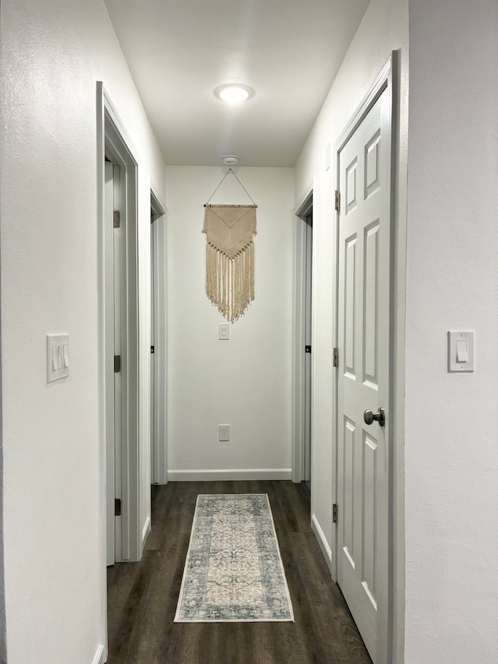 Classy 2 Bdrm W/ Garage | Private Comfort & Style - Fairbanks