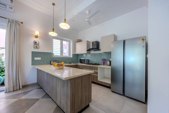 Full kitchen image 1