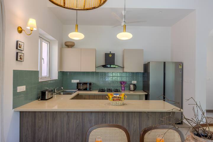 Full kitchen image 2