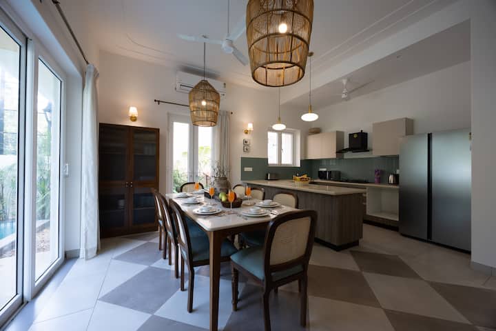 Dining area image 1