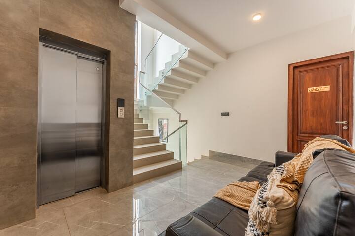 Living room image 7
