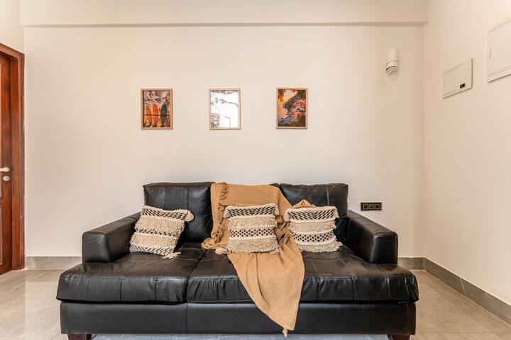 Living room image 6