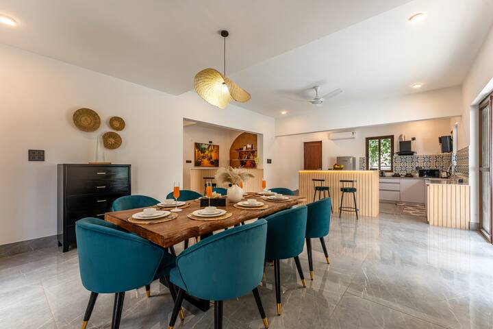 Dining area image 2