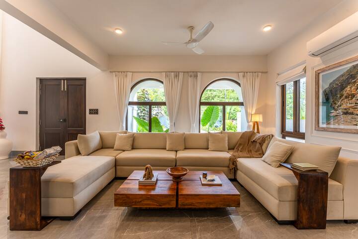 Living room image 4