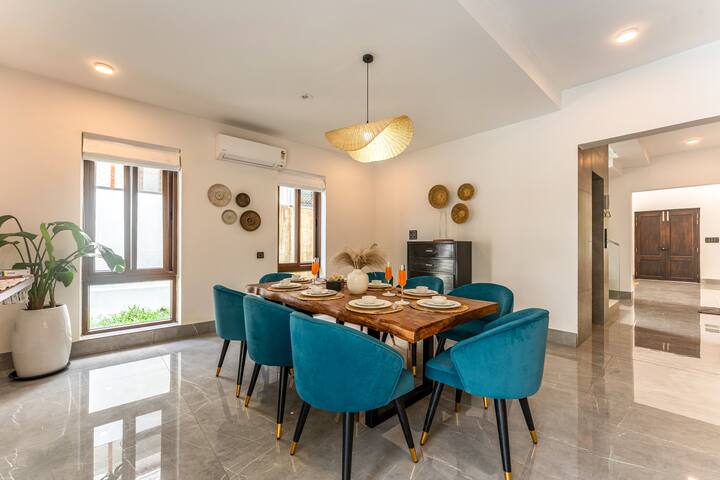 Dining area image 4