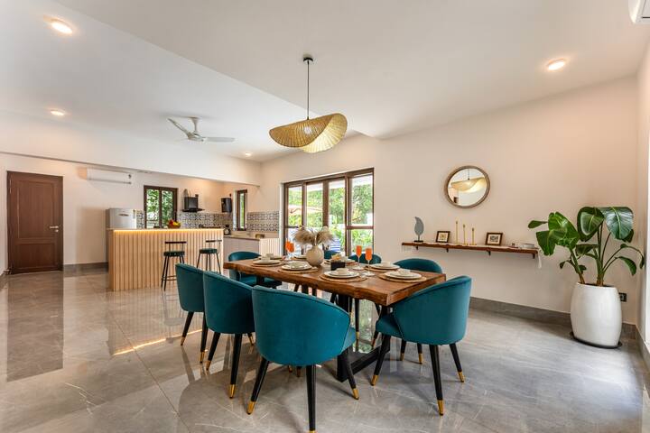 Dining area image 5