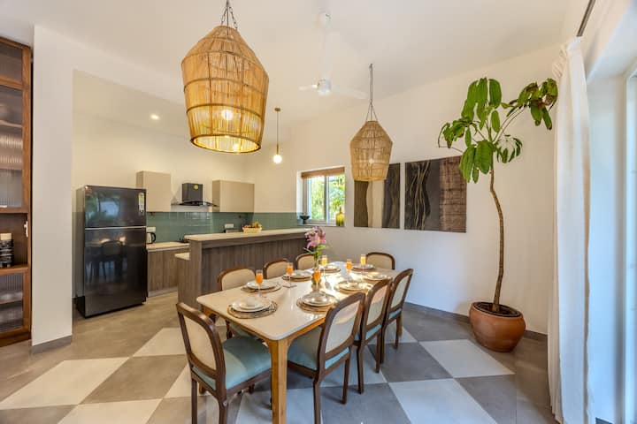 Dining area image 2