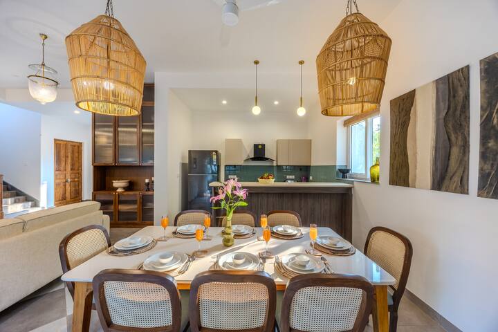 Dining area image 4