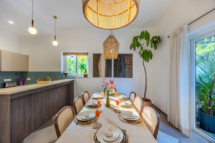 Dining area image 1